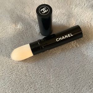 CHANEL RETRACTABLE HIGHLIGHTER BRUSH